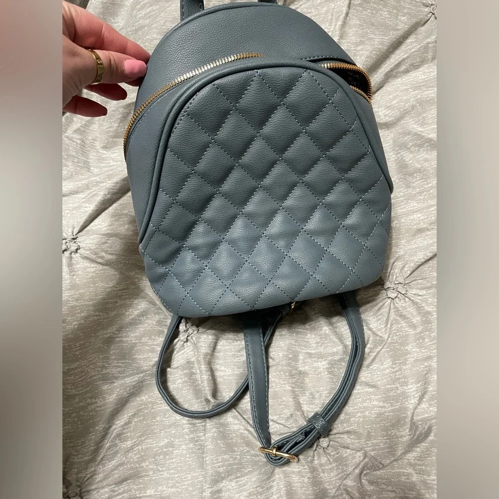 Backpack - Picture 1 of 3